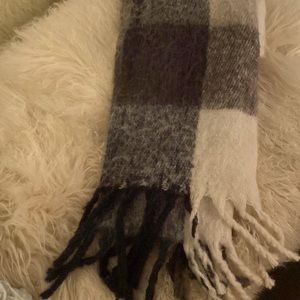 Steve Madden black white and grey tassel scarf